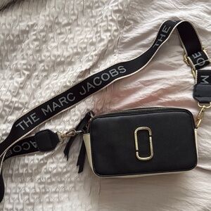Marc Jacobs Black Snapshot Crossbody Bag with Sleek Design